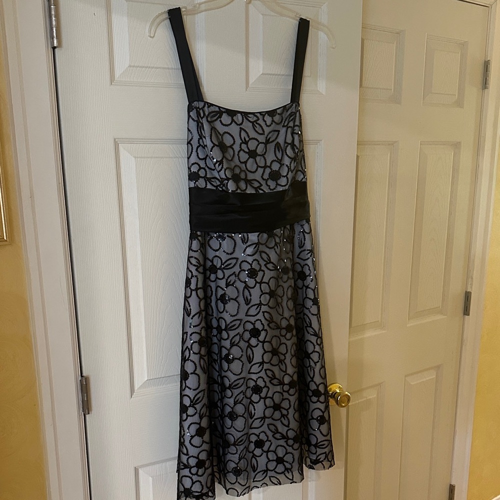 Wendye Chaitin Black and Gray Floral Midi Dress